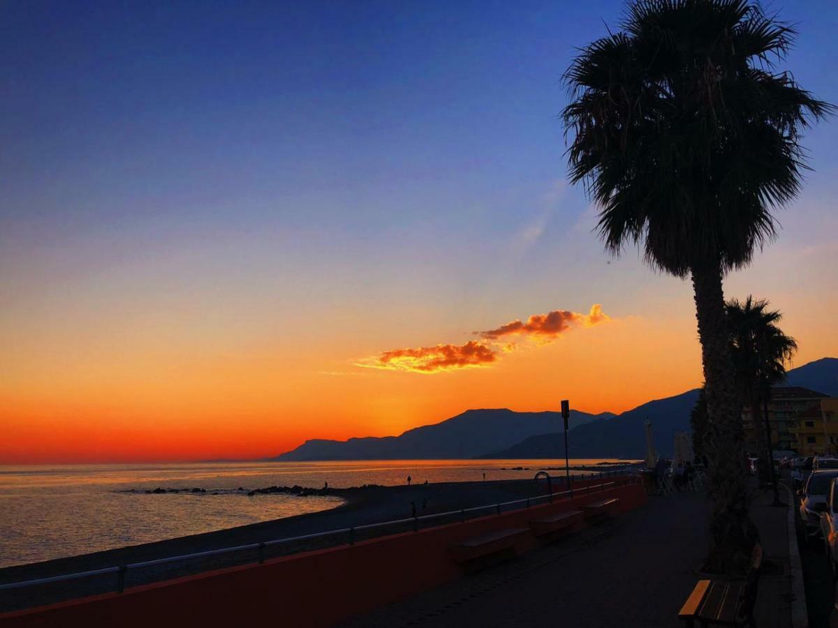 Le Case Del Sole Ventimiglia Bagian luar foto