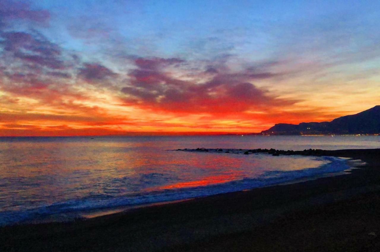Le Case Del Sole Ventimiglia Bagian luar foto