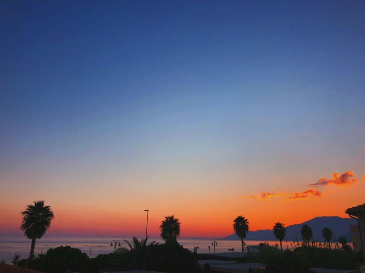 Le Case Del Sole Ventimiglia Bagian luar foto
